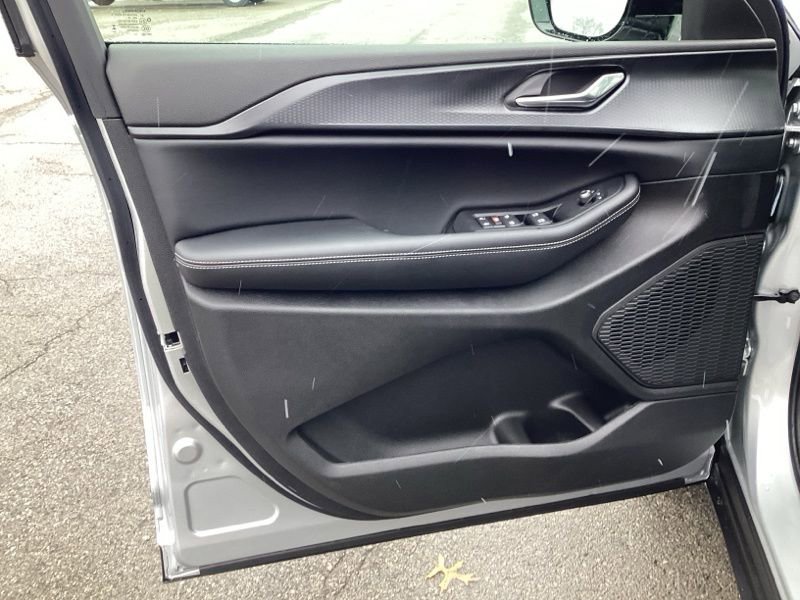 New 2025 Jeep Grand Cherokee L Altitude image 26