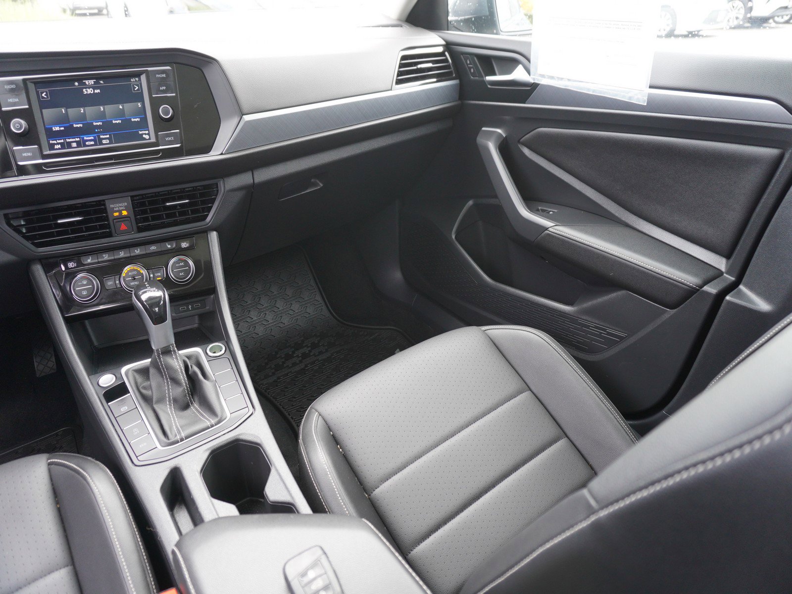 Used 2022 Volkswagen Jetta SE image 16