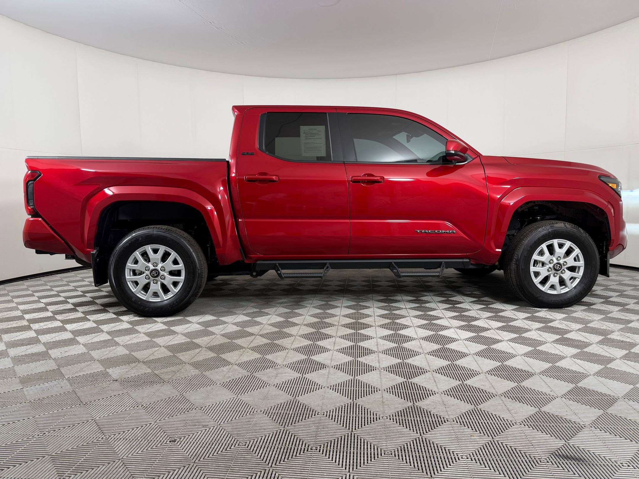 Used 2024 Toyota Tacoma SR5 AWD/4WD image 7