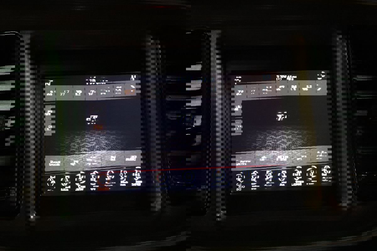 Used 2020 Dodge Challenger SXT w/ Driver Convenience Group image 43