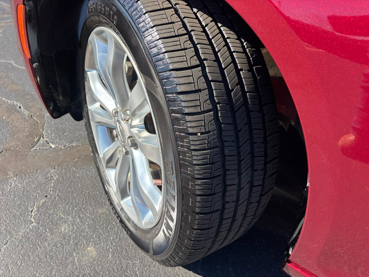 Used 2019 Chrysler 300 Limited image 2