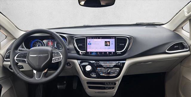 Used 2022 Chrysler Pacifica Touring-L image 12