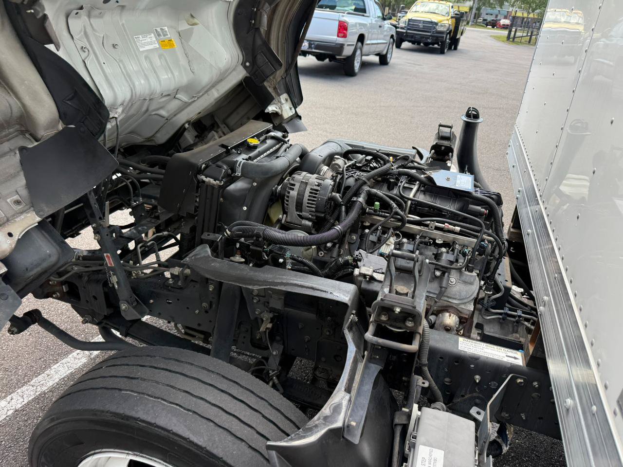 Used 2019 Isuzu NPR RWD image 18