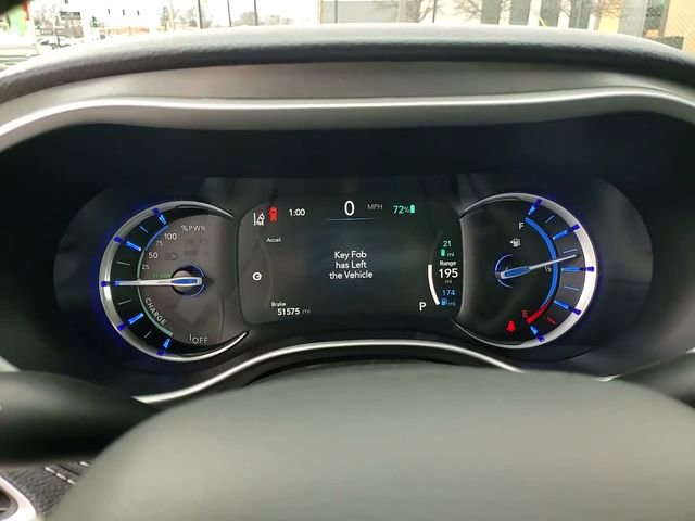 Used 2024 Chrysler Pacifica Select image 19