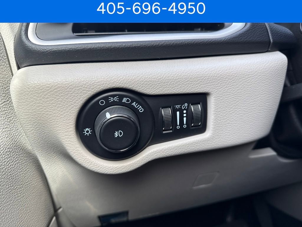 Used 2022 Chrysler Pacifica Touring-L image 34