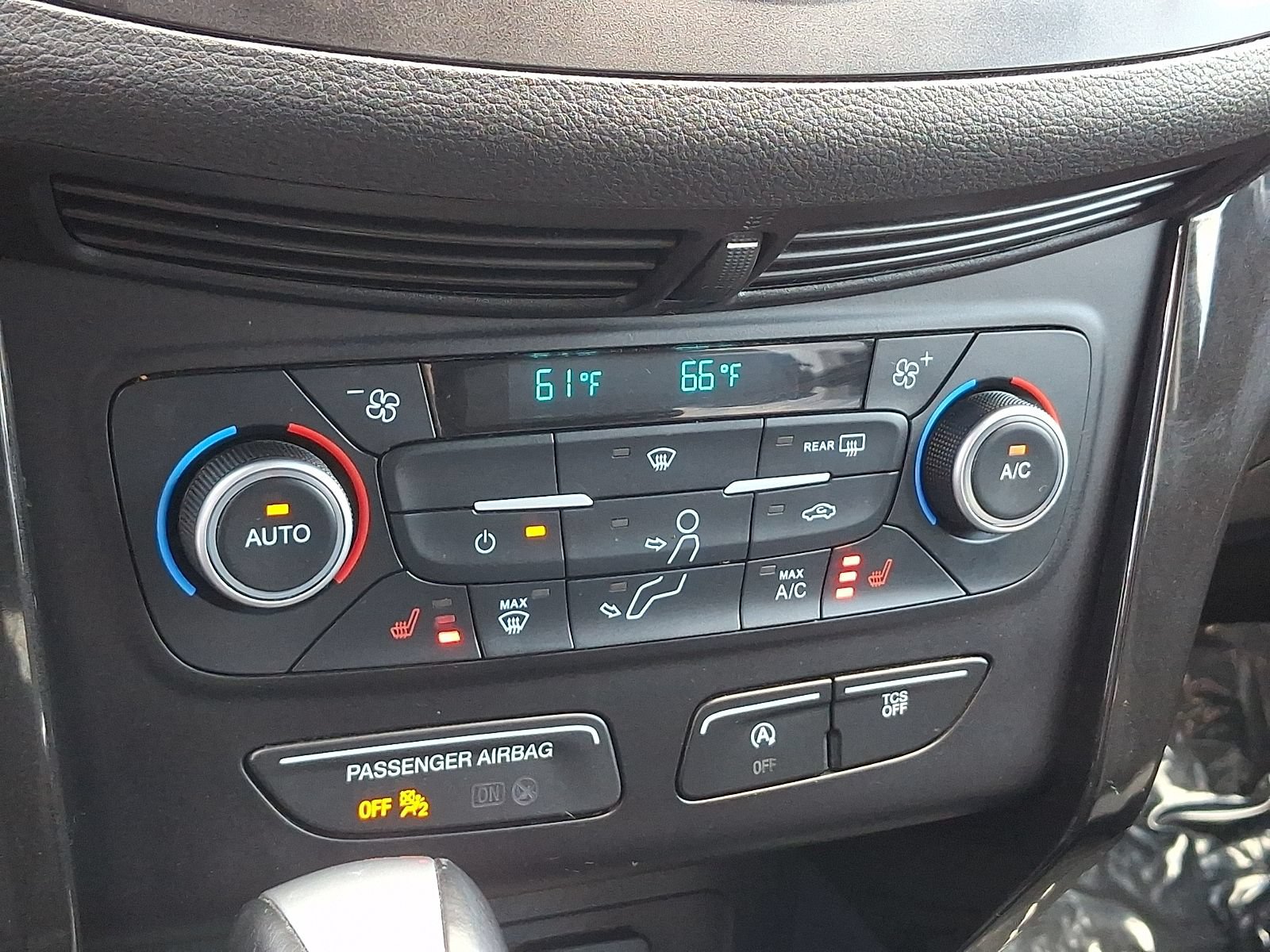 Used 2018 Ford Escape SE w/ SE Sport Appearance Package FWD image 16