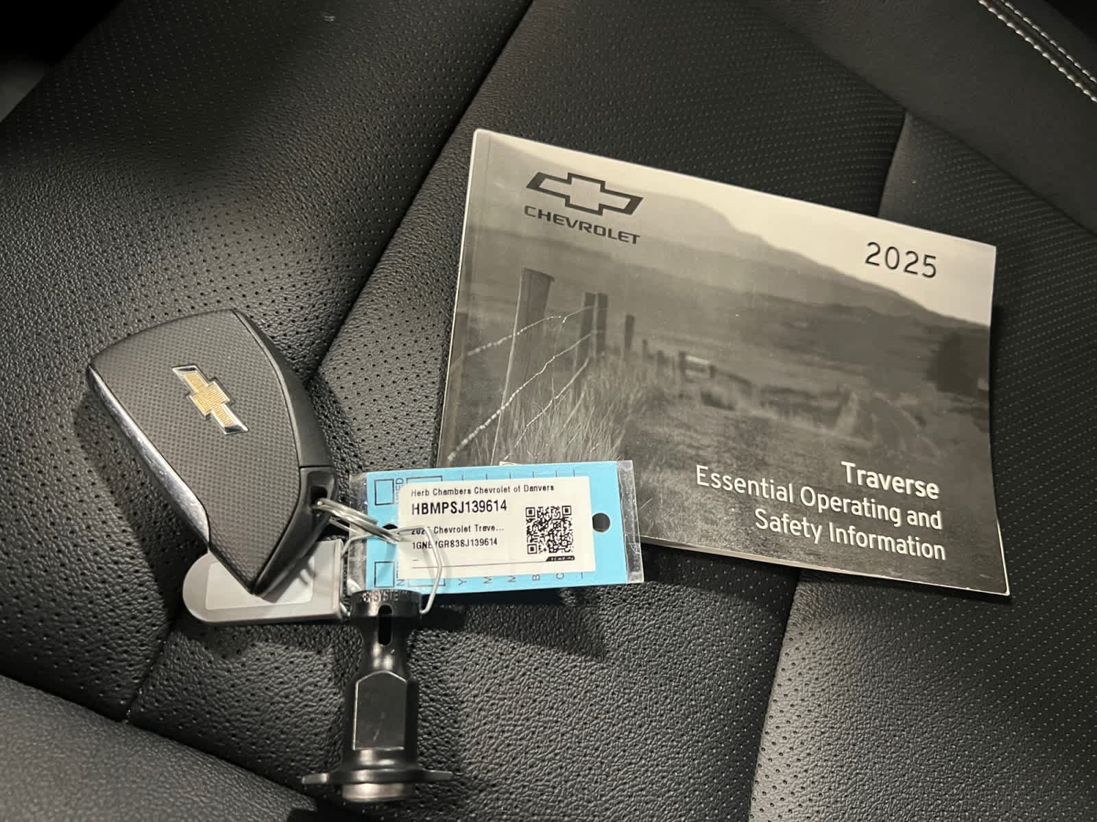 Used 2025 Chevrolet Traverse LT AWD/4WD image 12