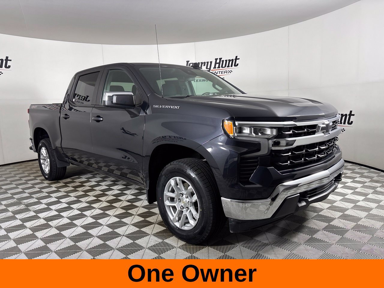 Used 2023 Chevrolet Silverado 1500 LT AWD/4WD image 4