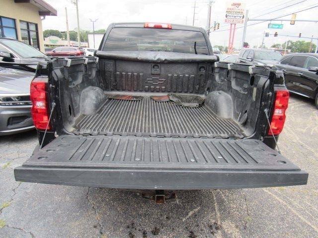 Used 2018 Chevrolet Silverado 1500 Custom w/ Custom Convenience Package AWD/4WD image 15