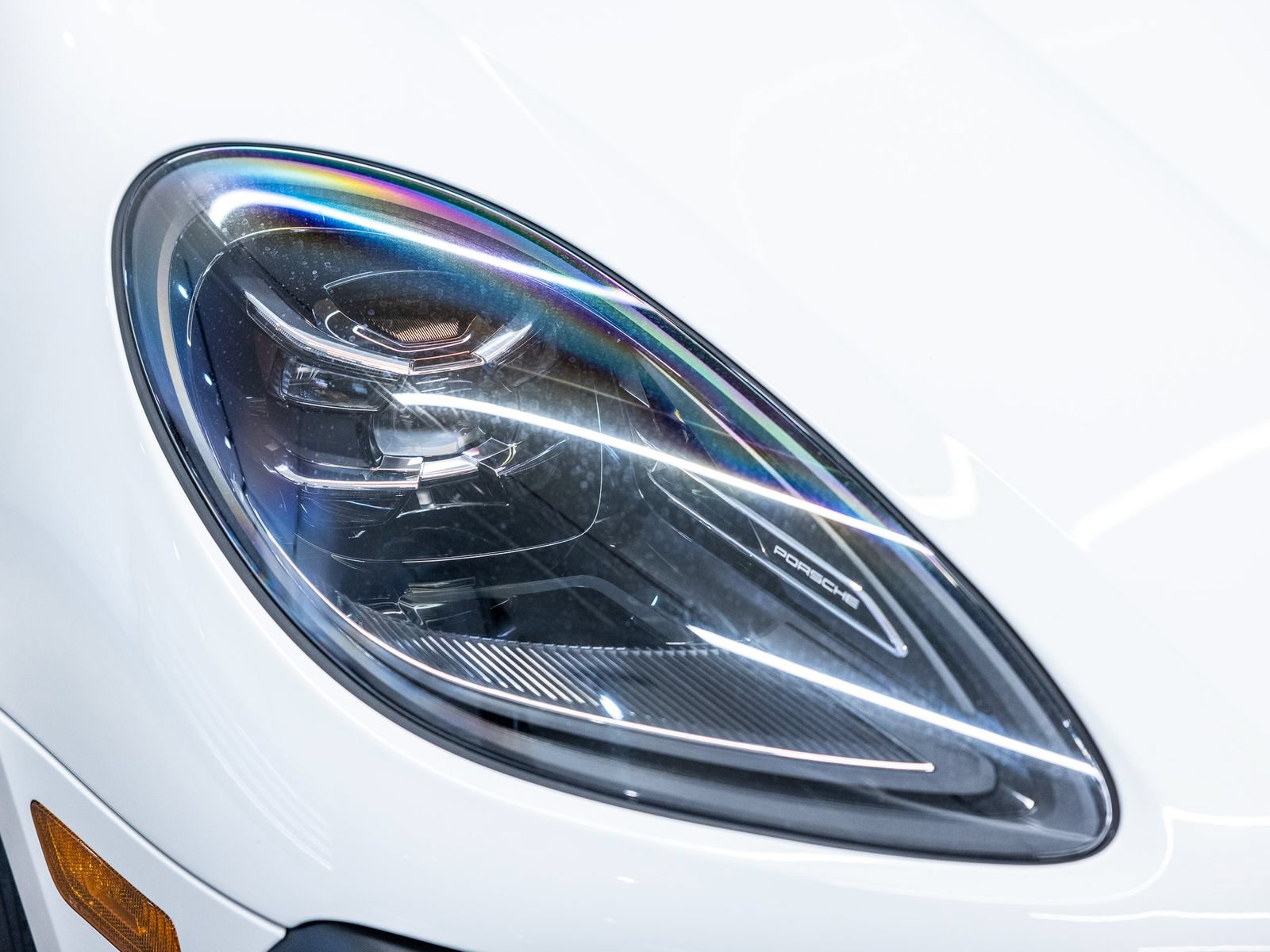 Certified 2024 Porsche Macan AWD/4WD image 12