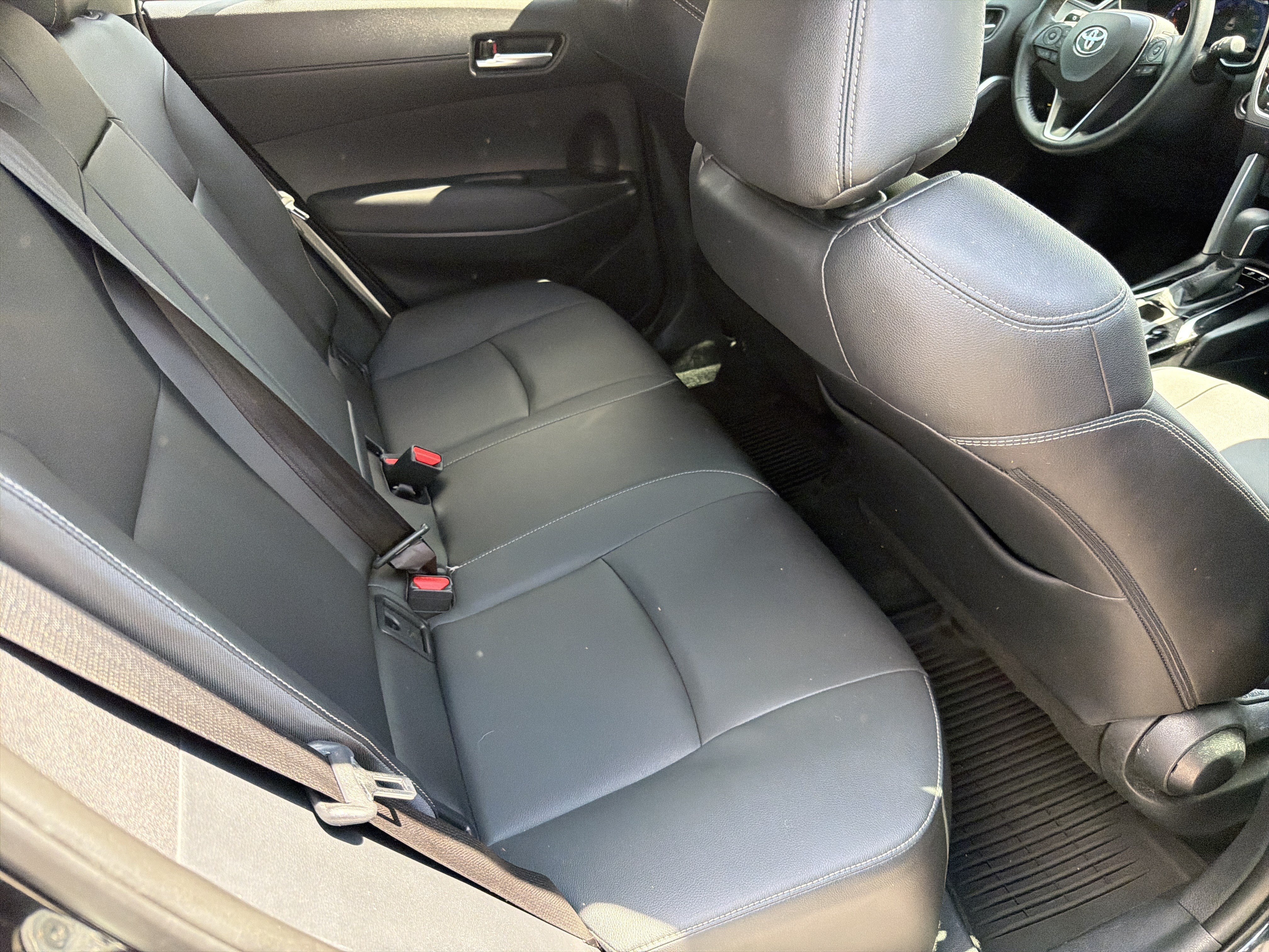 Used 2022 Toyota Corolla Cross XLE w/ Convenience Package FWD image 16