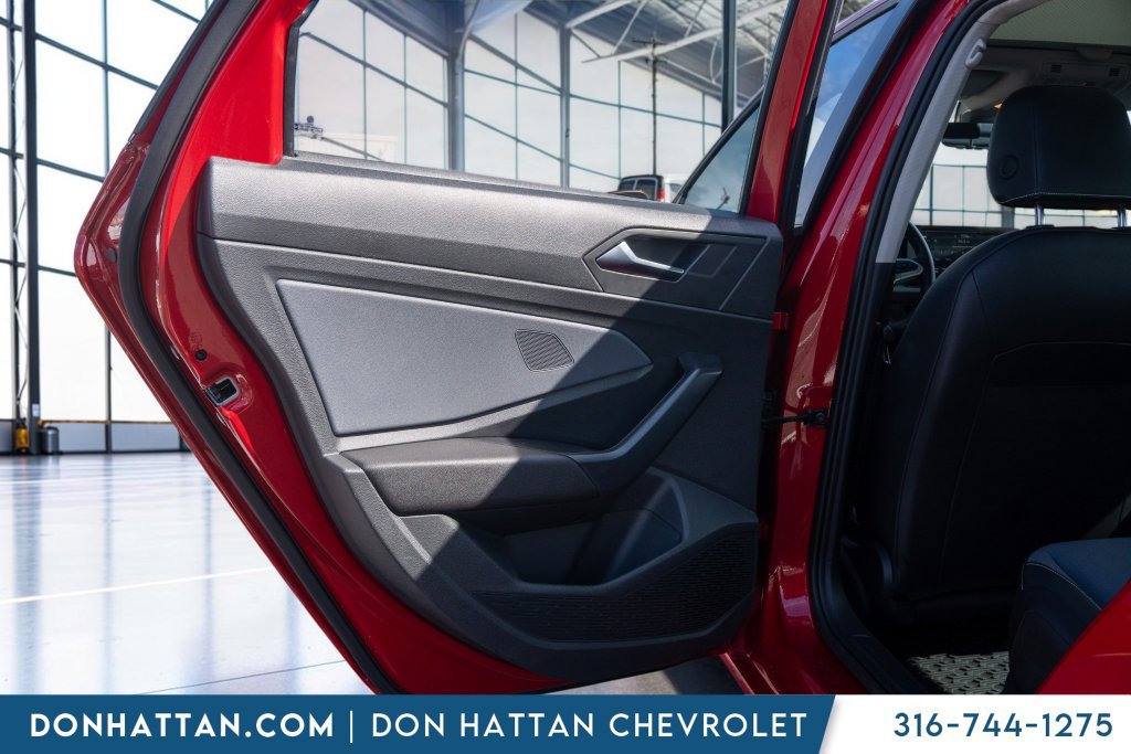 Used 2025 Volkswagen Jetta SE FWD image 22