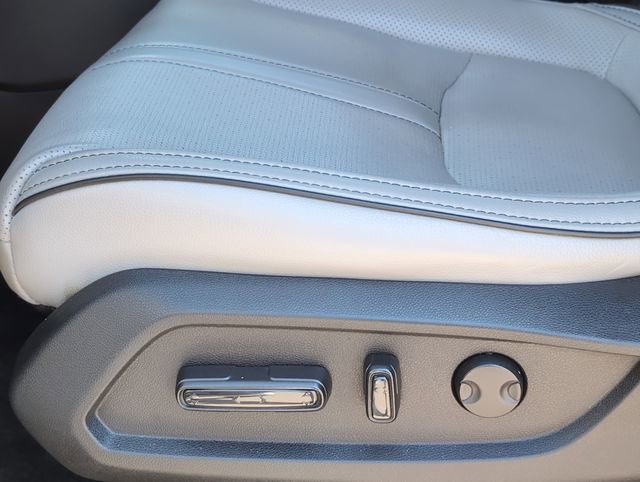 Used 2025 Honda Pilot Elite image 14