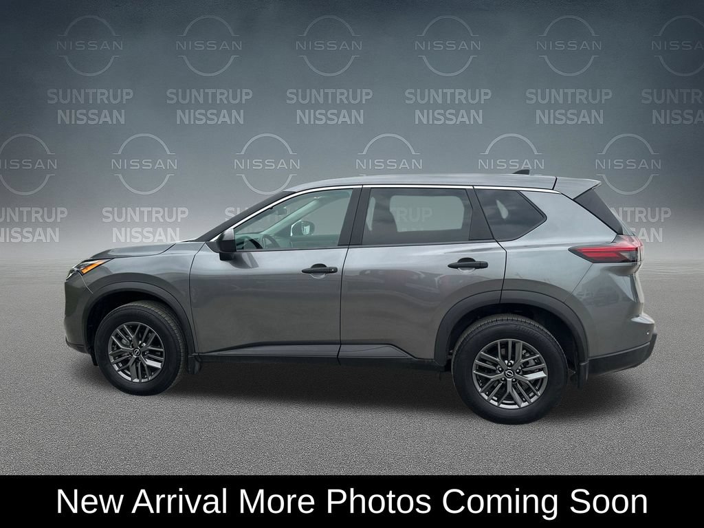 Used 2024 Nissan Rogue S FWD image 3