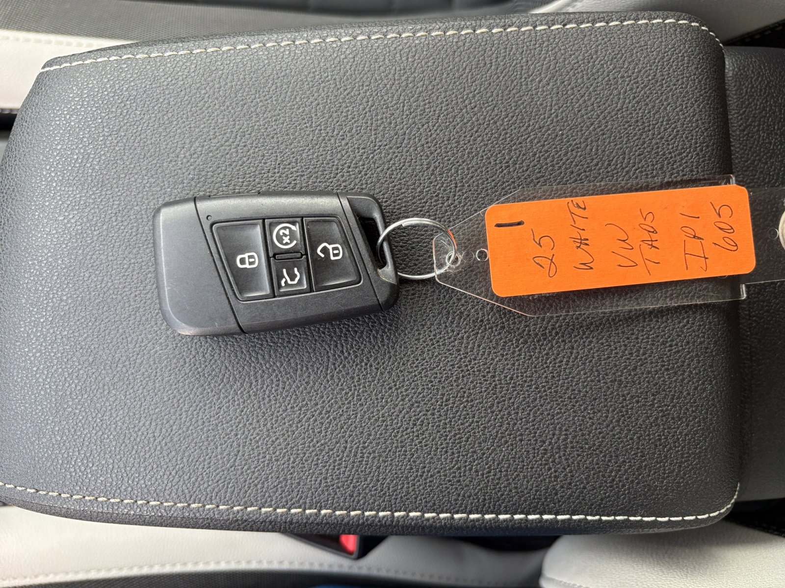 Certified 2025 Volkswagen Taos SE FWD image 27