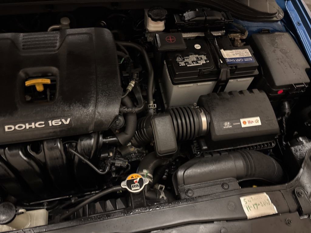 Used 2017 Hyundai Elantra Limited image 25