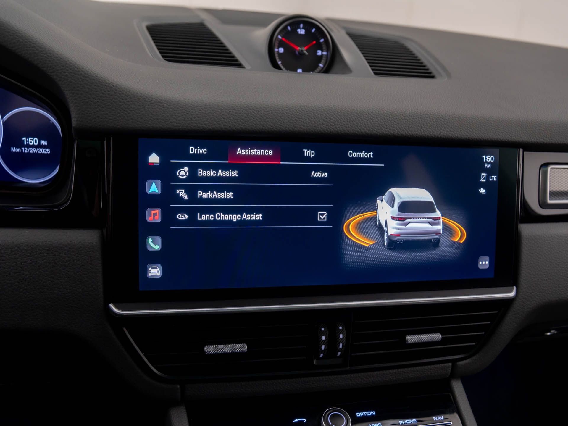 Certified 2022 Porsche Cayenne Platinum Edition image 29