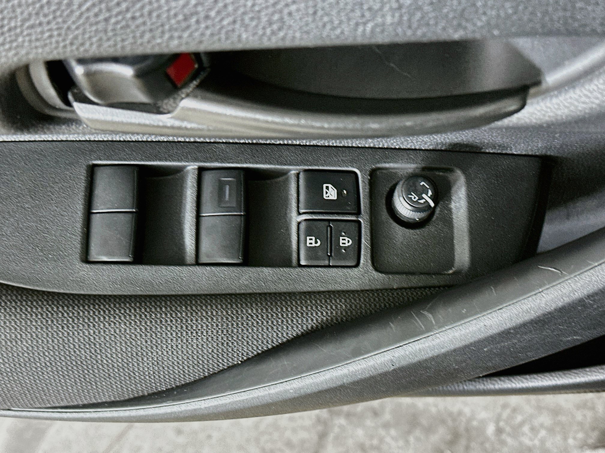 Used 2025 Toyota Corolla LE FWD image 15