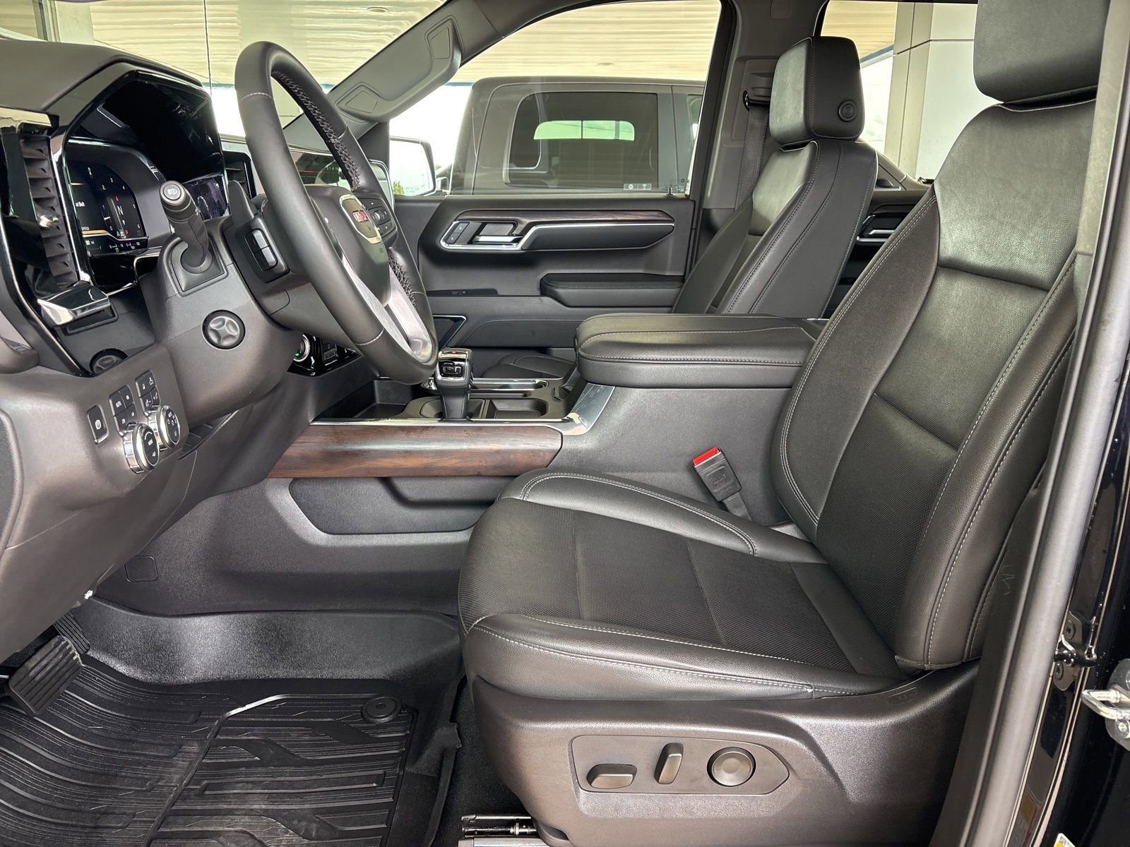 Used 2024 GMC Sierra 1500 SLT AWD/4WD image 15