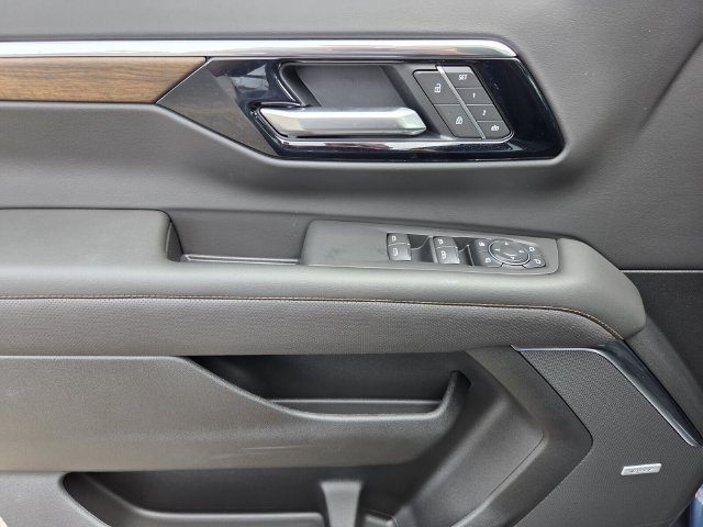 New 2026 Chevrolet Suburban High Country AWD/4WD image 13