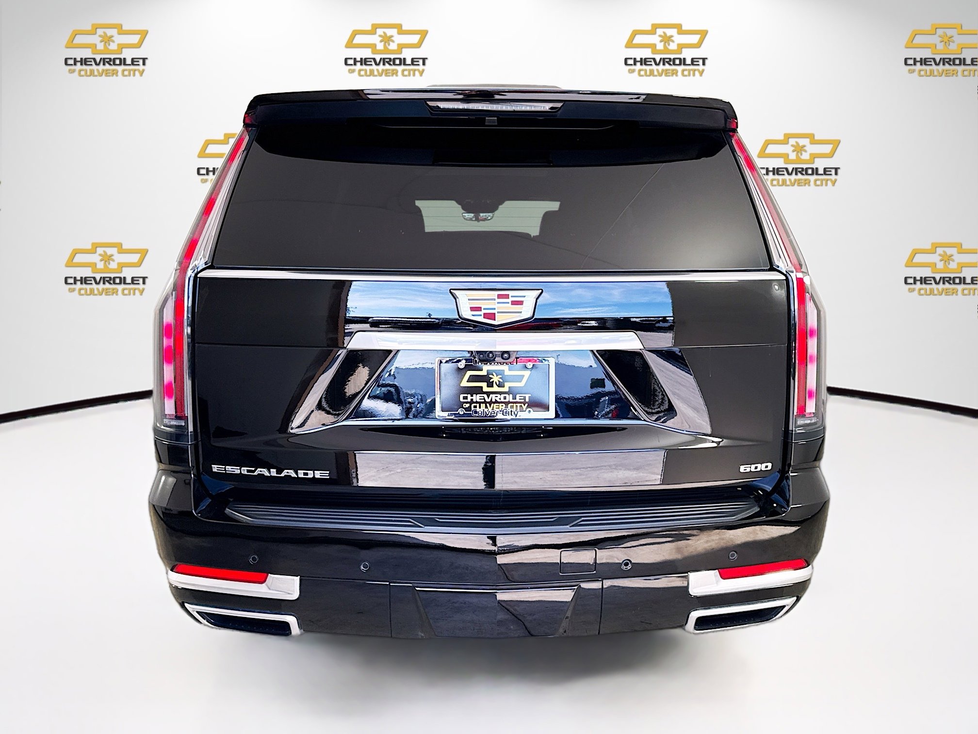 Used 2025 Cadillac Escalade ESV Premium Luxury image 6