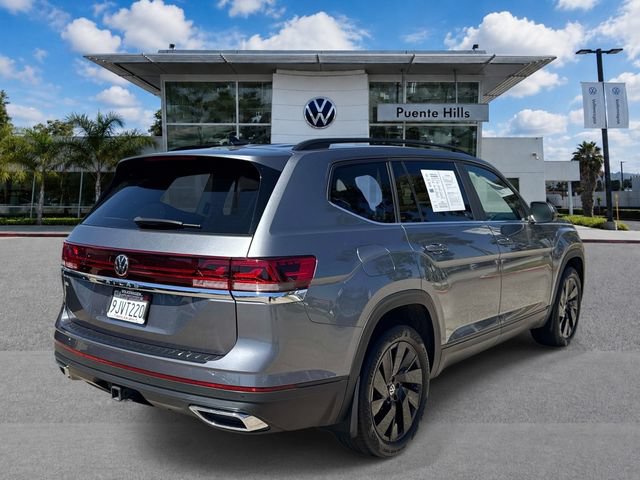 Certified 2024 Volkswagen Atlas SE w/ Panoramic Sunroof Package FWD image 4