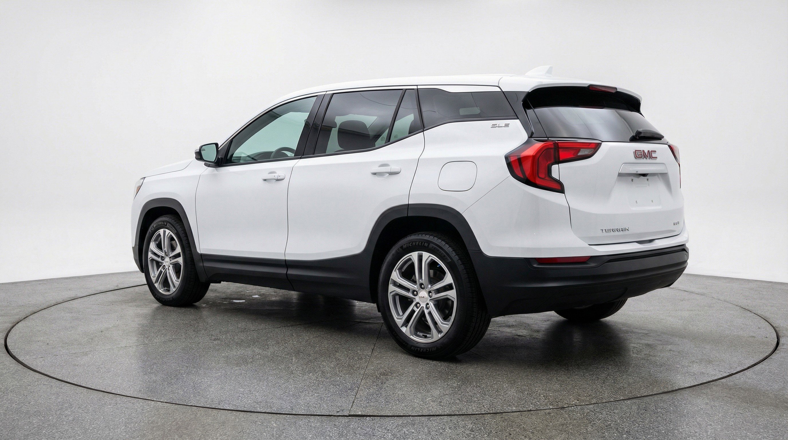 Used 2024 GMC Terrain SLE image 6