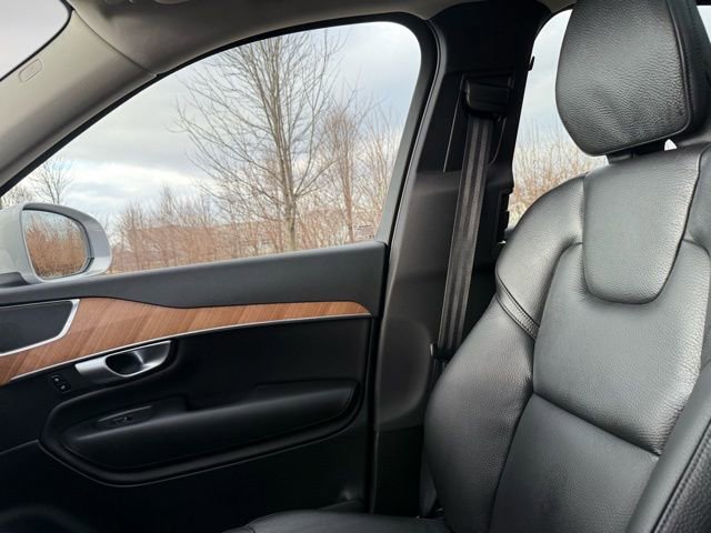 Used 2024 Volvo XC90 B6 Plus w/ Protection Package Premier image 31