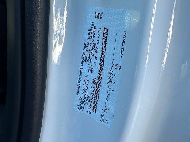 New 2025 Ford F550 4x4 Regular Cab Super Duty image 8