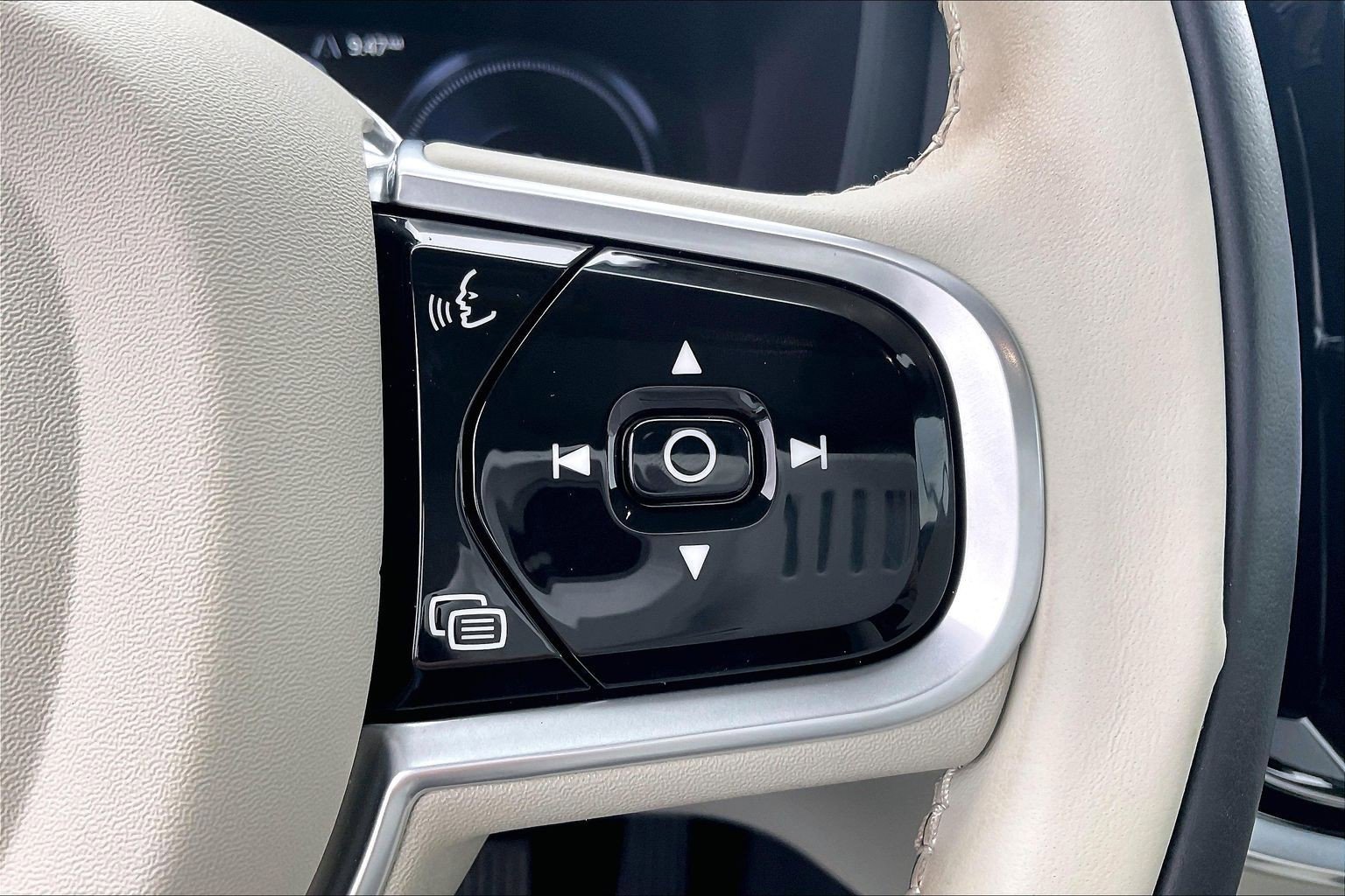 Used 2022 Volvo S60 T8 Inscription image 22