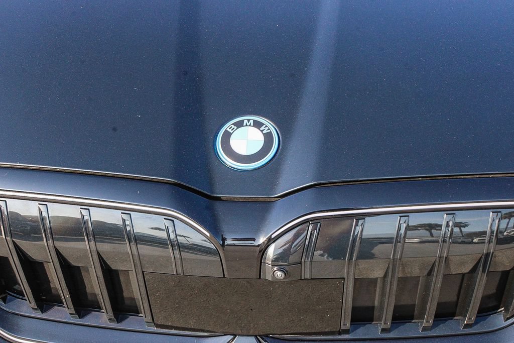 Used 2024 BMW i5 eDrive40i w/ M Sport Package RWD image 6