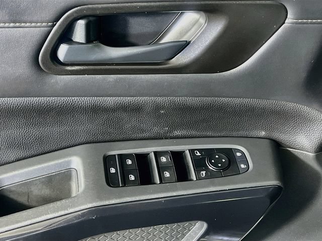 Used 2023 Nissan Pathfinder SV FWD image 12