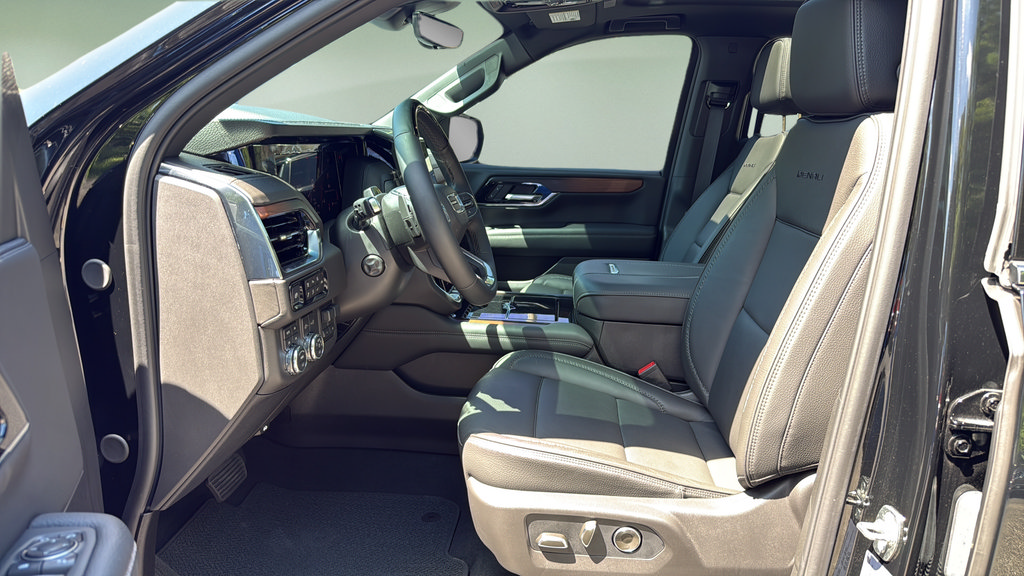 Used 2026 GMC Yukon XL Denali w/ Denali Reserve Package AWD/4WD image 19