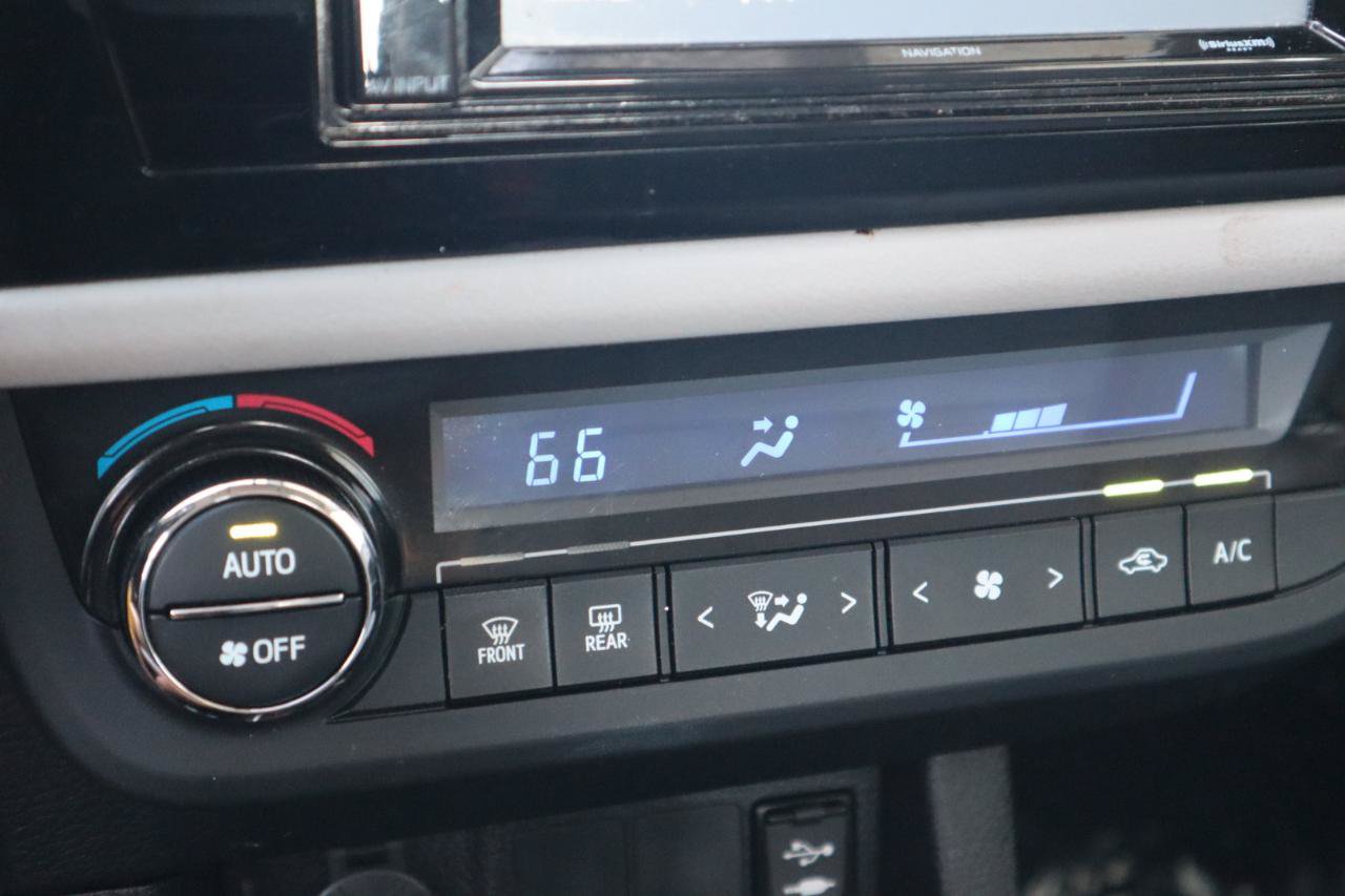 Used 2015 Toyota Corolla LE FWD image 55