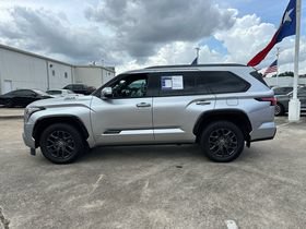 Used 2023 Toyota Sequoia Platinum AWD/4WD image 3