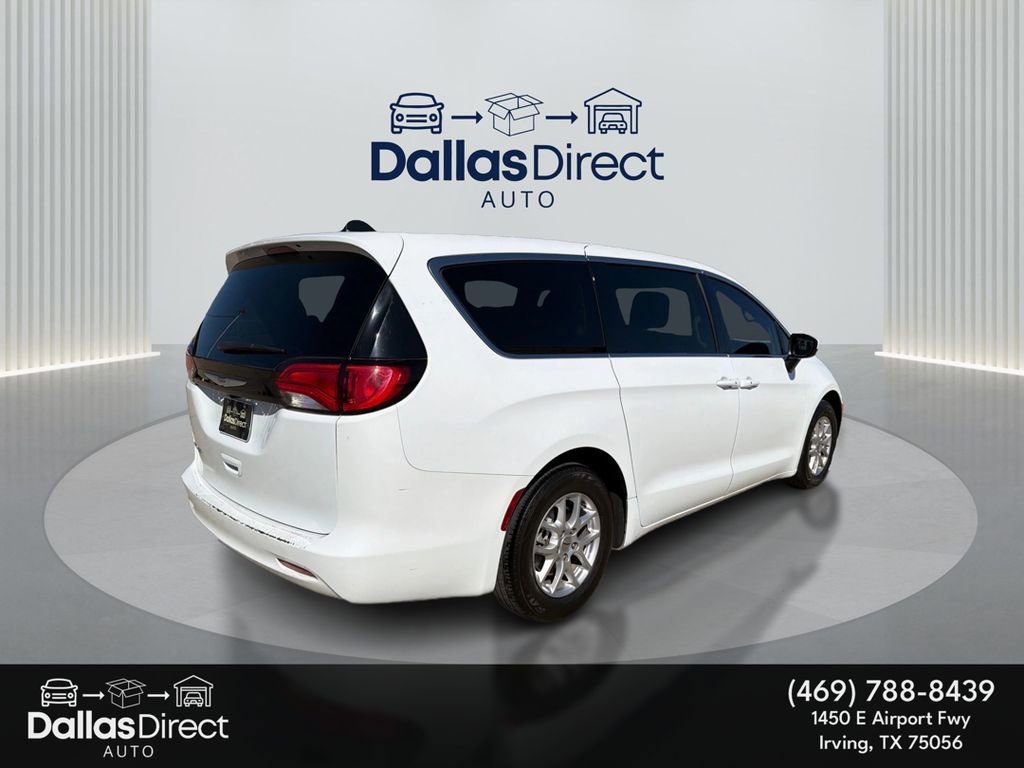 Used 2023 Chrysler Voyager LX image 6