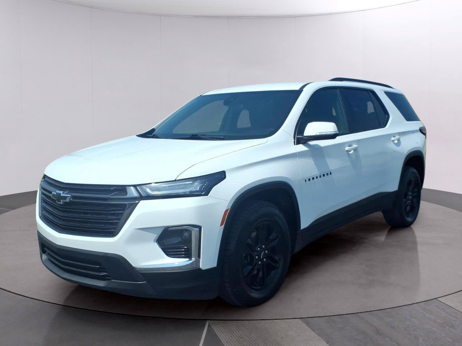 Used 2023 Chevrolet Traverse LT