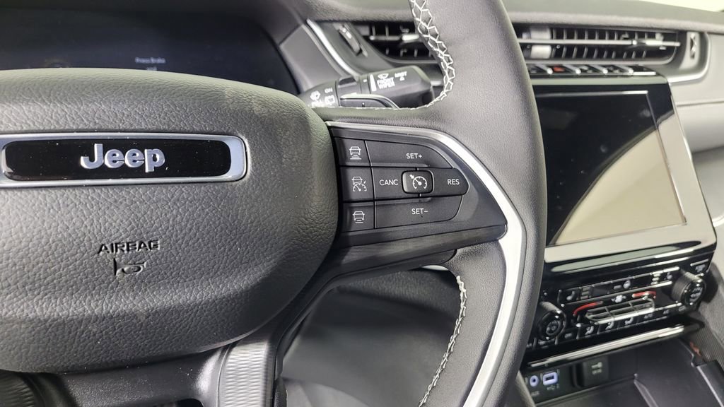 New 2025 Jeep Grand Cherokee Laredo w/ Luxury Tech Group I image 18