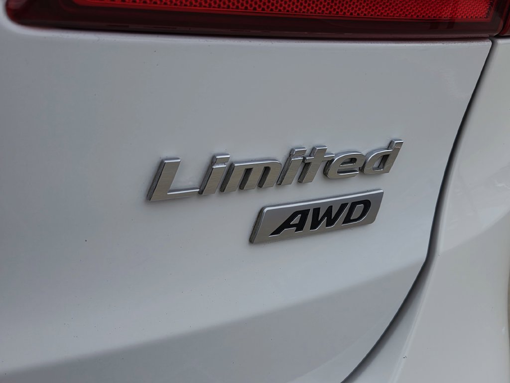 Used 2015 Hyundai Santa Fe Limited AWD/4WD image 12