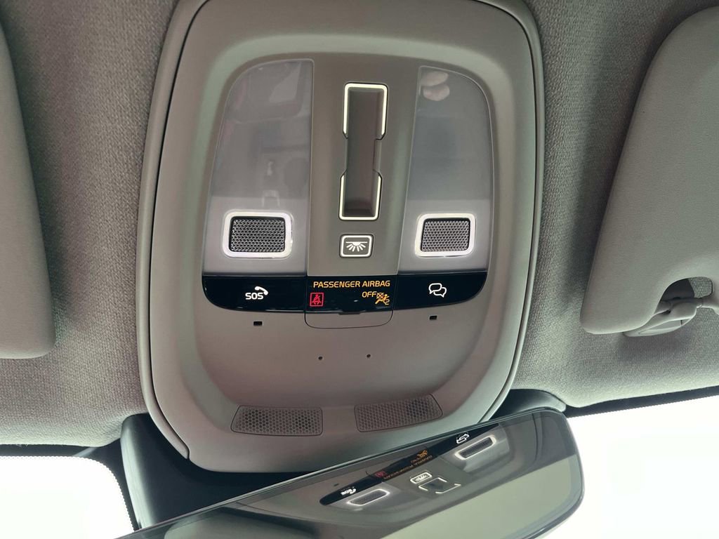 New 2026 Volvo XC40 B4 Core w/ Climate Package image 32