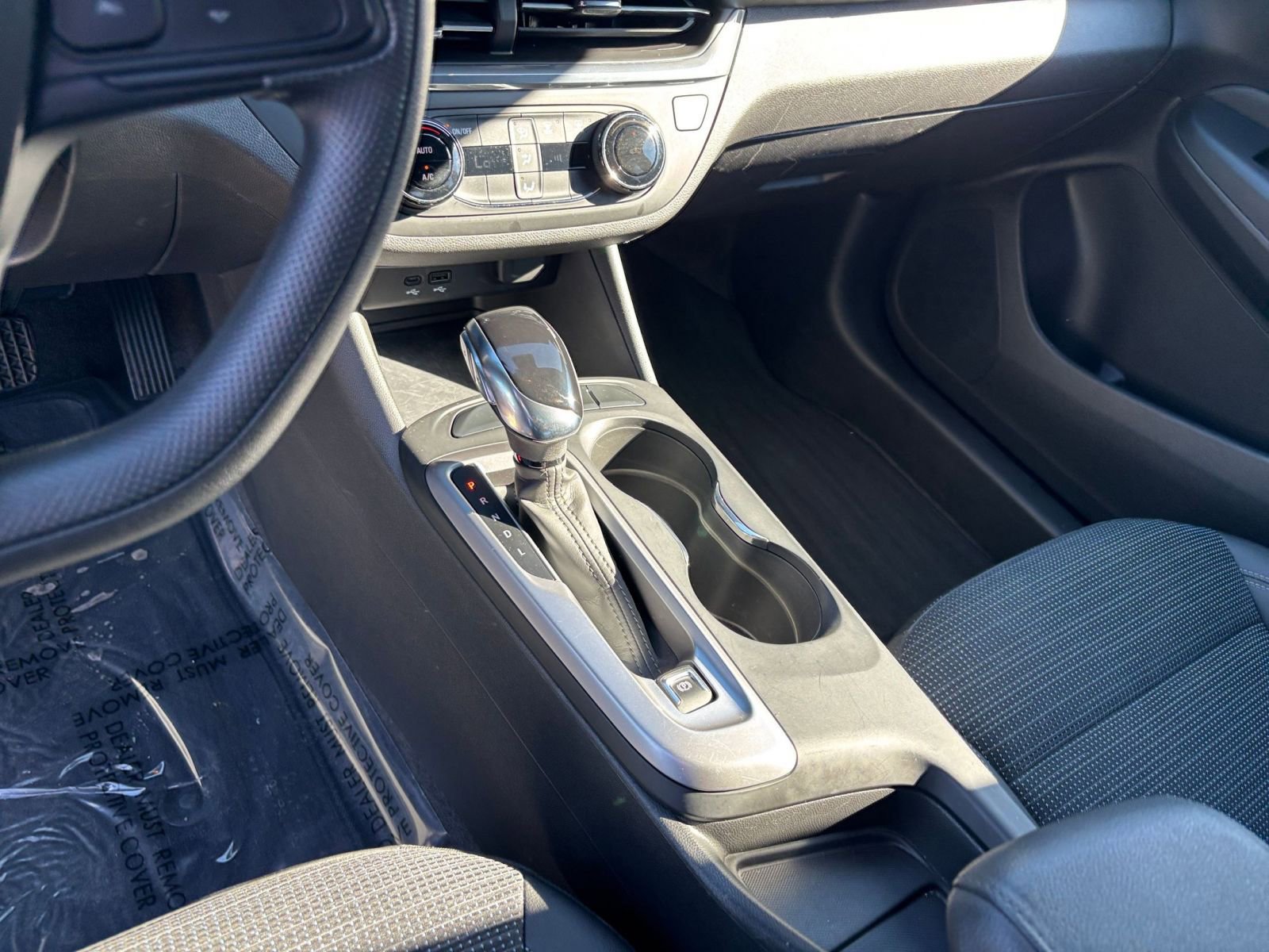 Used 2025 Buick Envista Preferred image 41