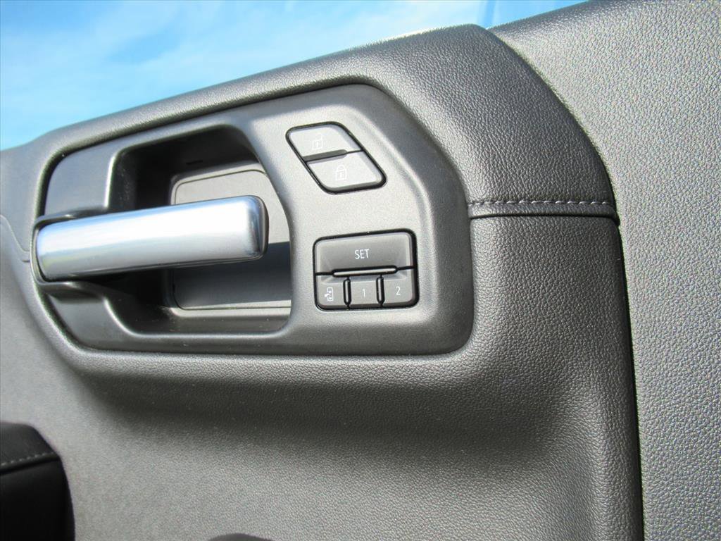 Used 2021 Chevrolet Silverado 1500 High Country w/ Technology Package image 31