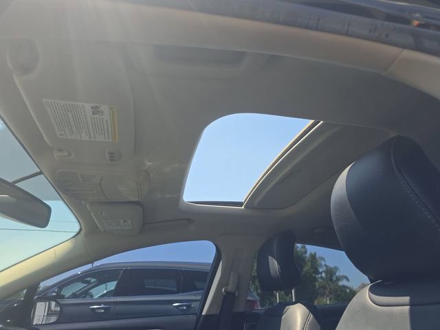 Used 2018 Ford Fusion SE w/ Fusion SE Technology Package FWD image 9