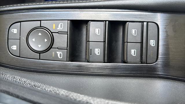 Used 2023 Nissan Rogue SV AWD/4WD image 14