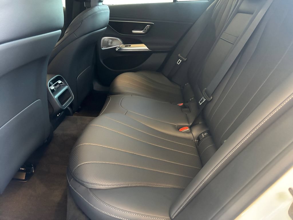 Used 2025 Mercedes-Benz E 350 4MATIC Sedan image 13