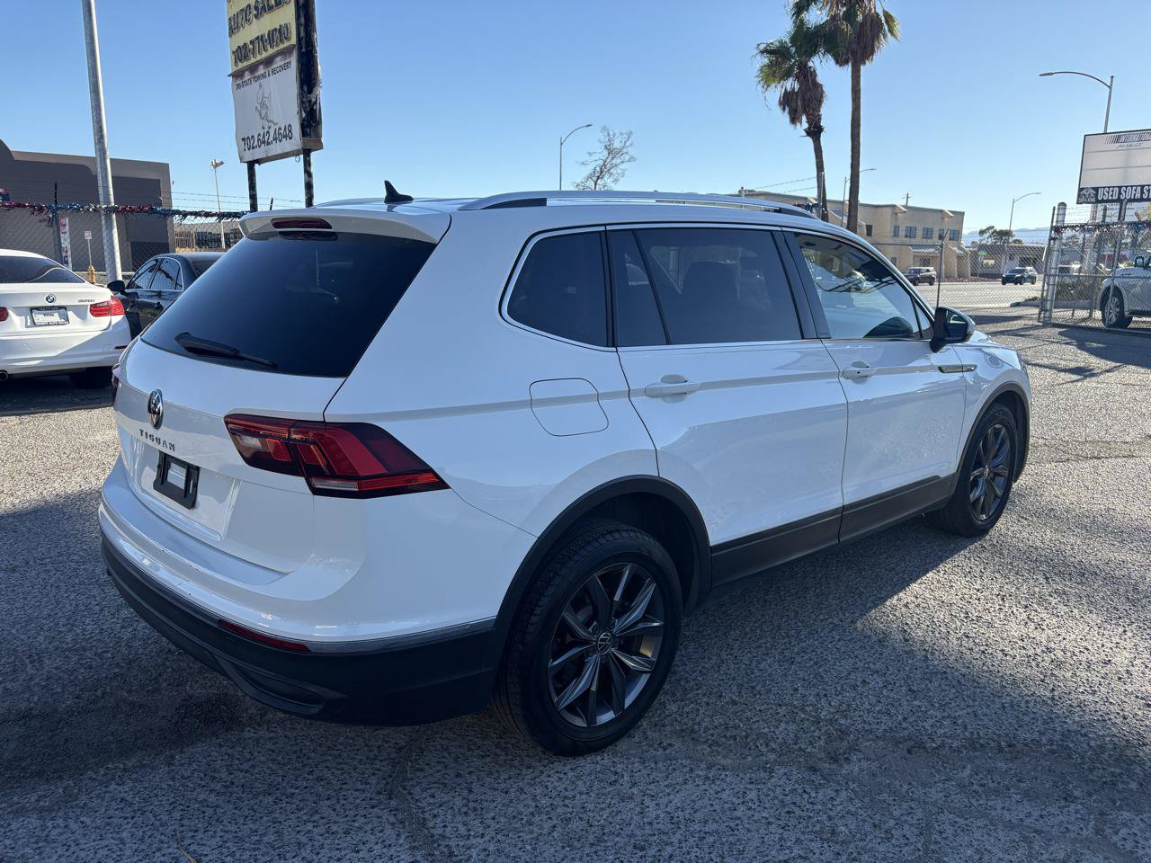 Used 2022 Volkswagen Tiguan SE FWD image 3