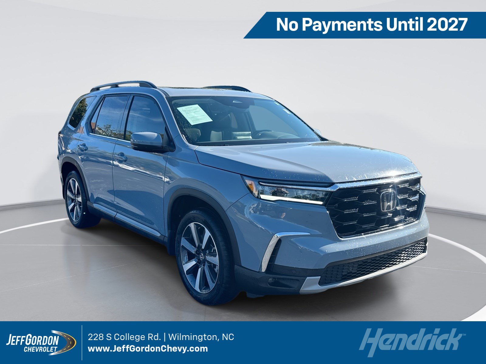 Used 2025 Honda Pilot Touring image 1