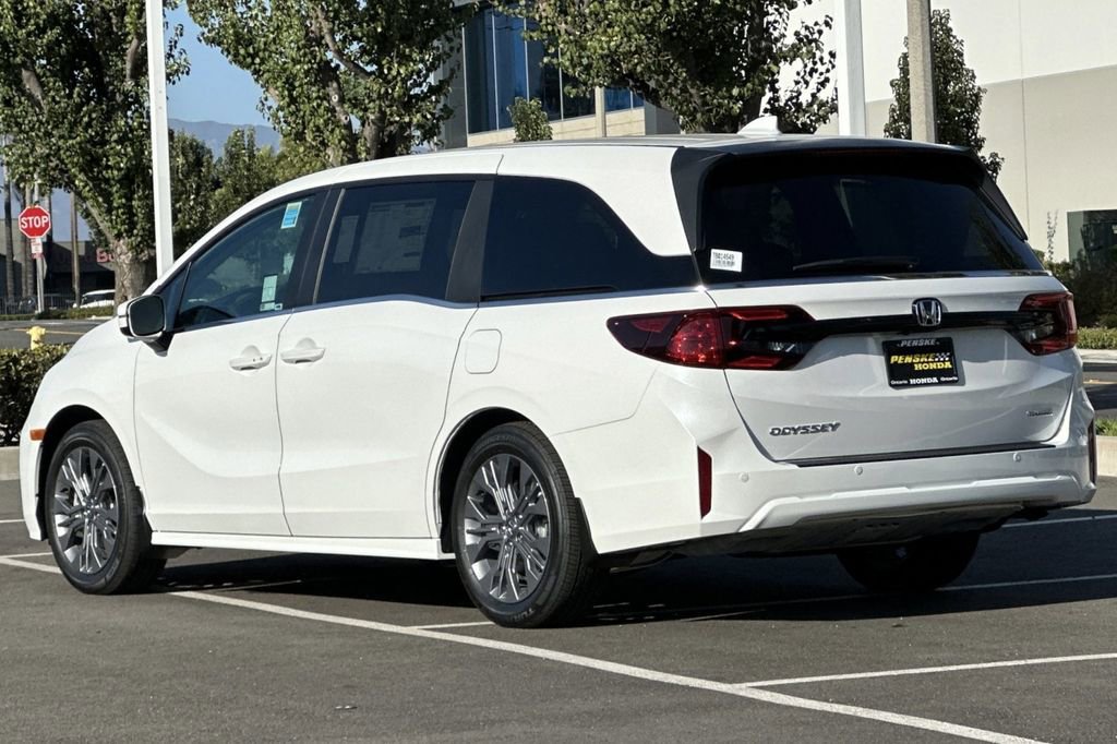 New 2026 Honda Odyssey Touring image 5