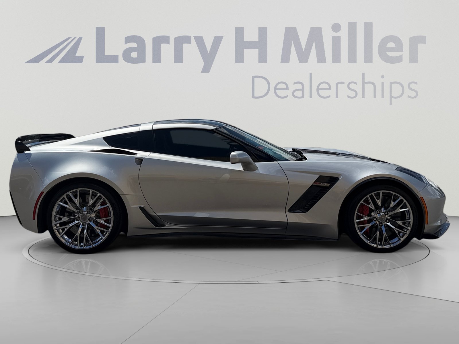Used 2016 Chevrolet Corvette Z06 w/ 3LZ Preferred Equipment Group RWD image 6