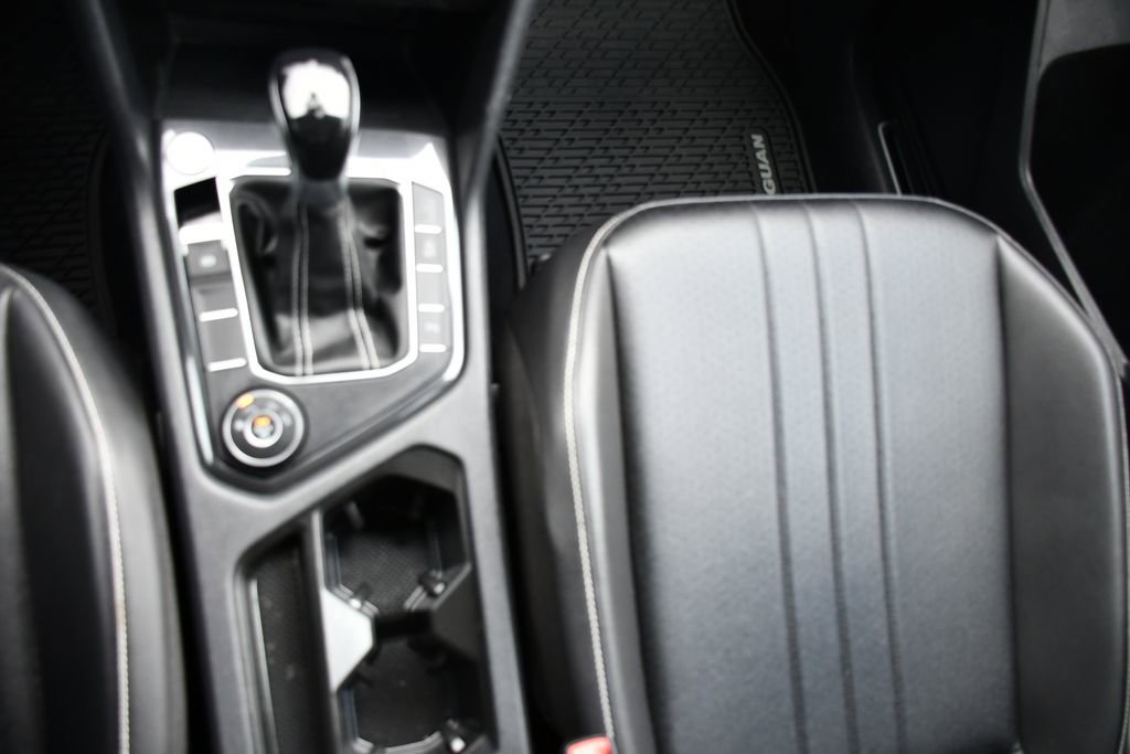 Used 2022 Volkswagen Tiguan SE R-Line AWD/4WD image 35